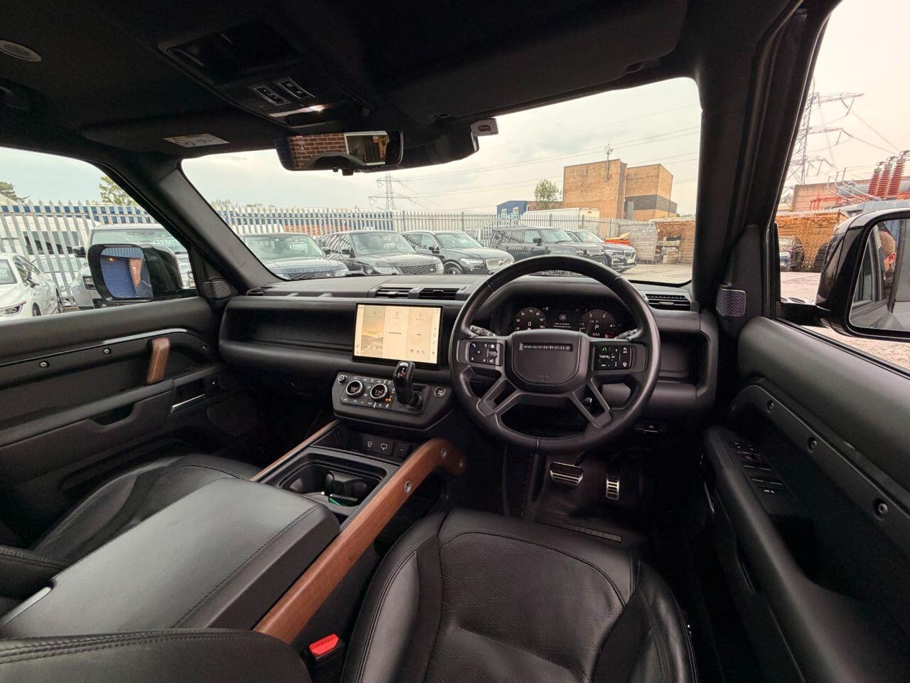 Land Rover Defender view 33