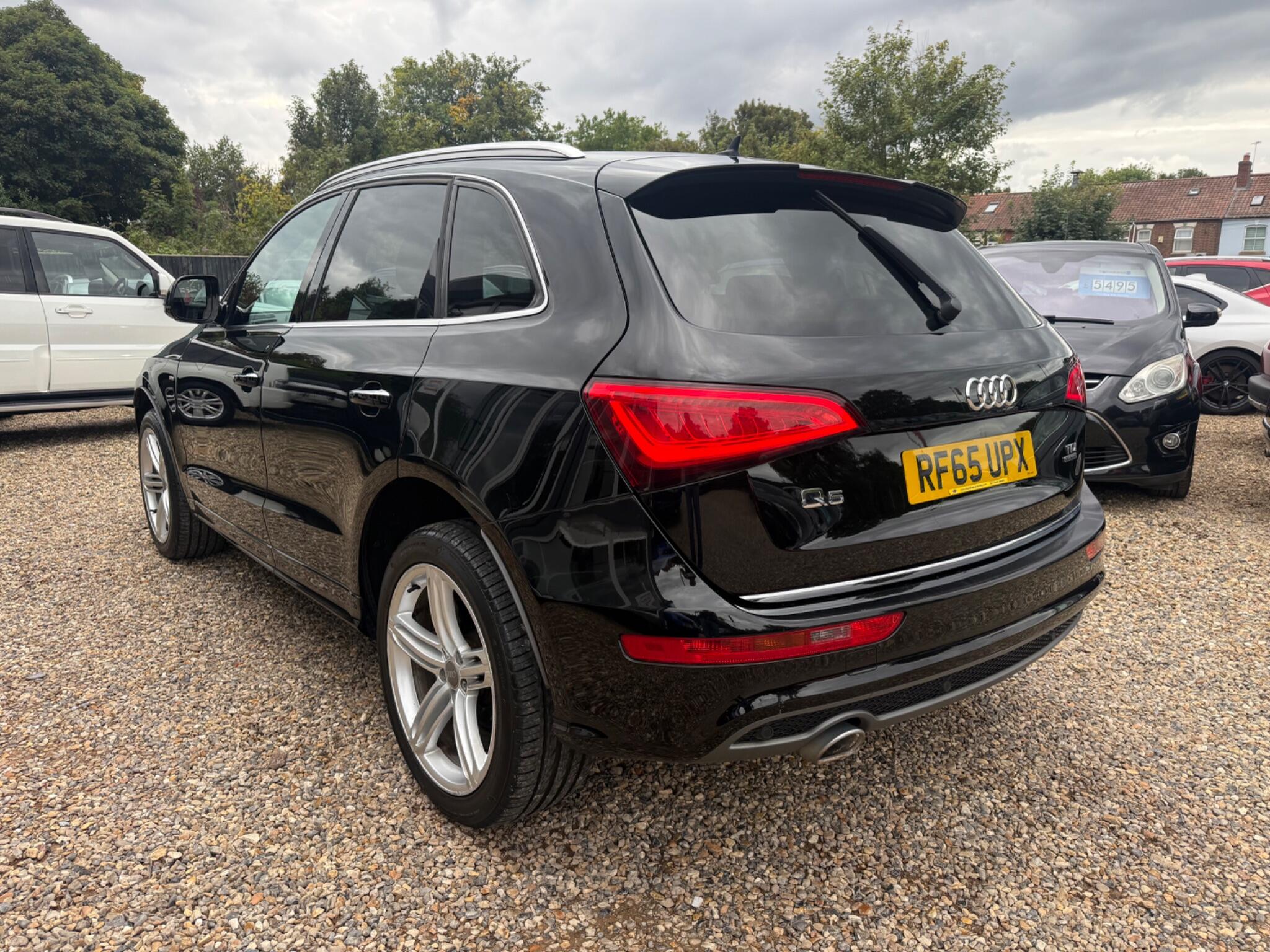 Audi Q5 view 5