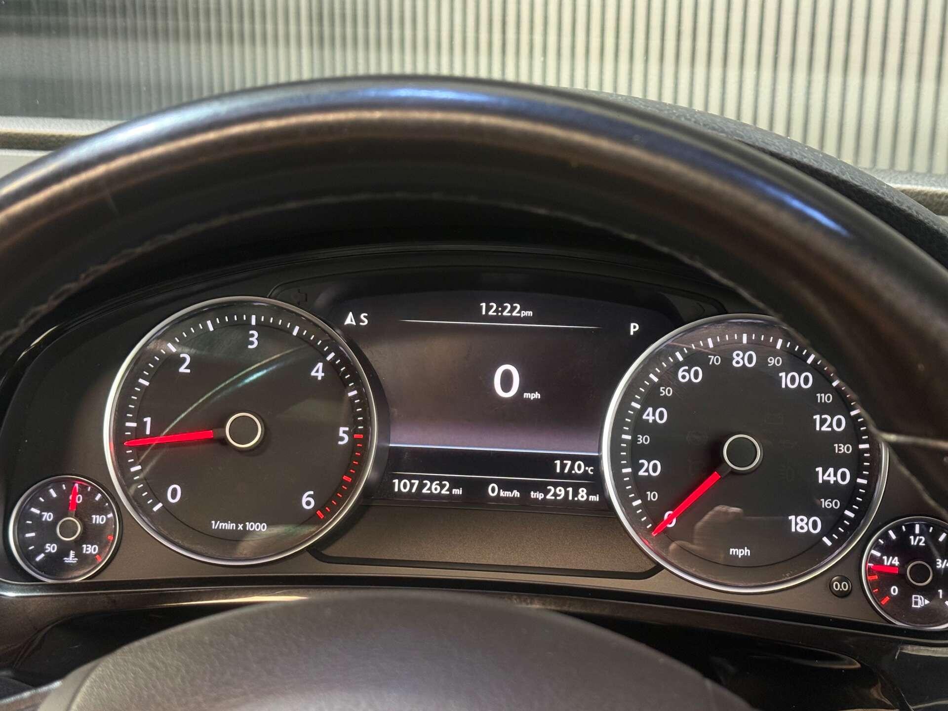 Volkswagen Touareg view 44