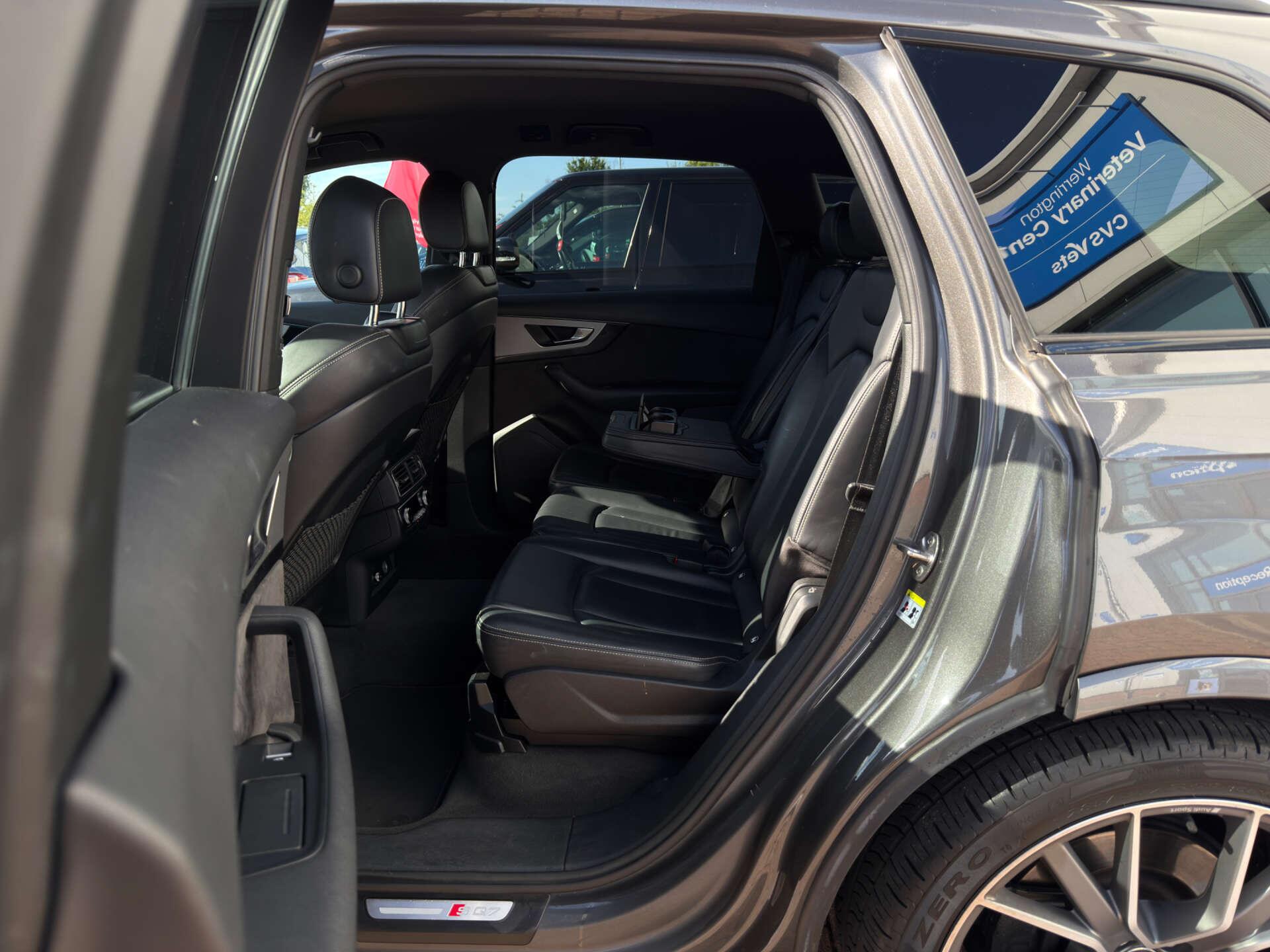 Audi SQ7 view 37