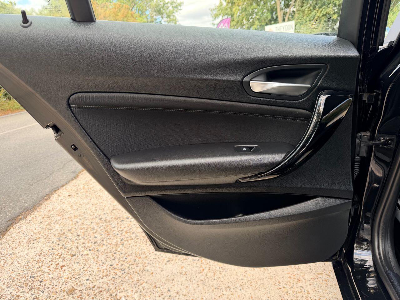 BMW 1 Series view 19