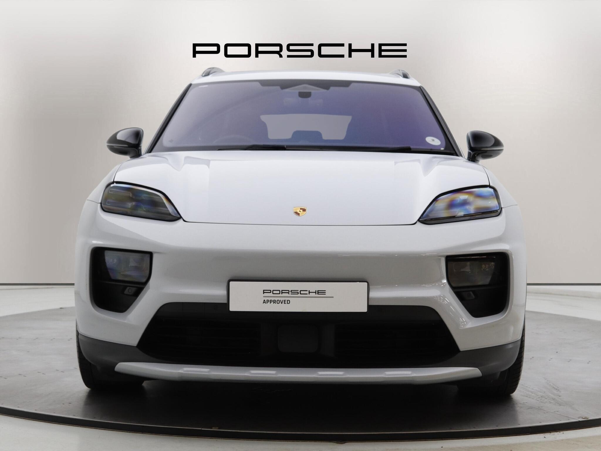 Porsche Macan view 6
