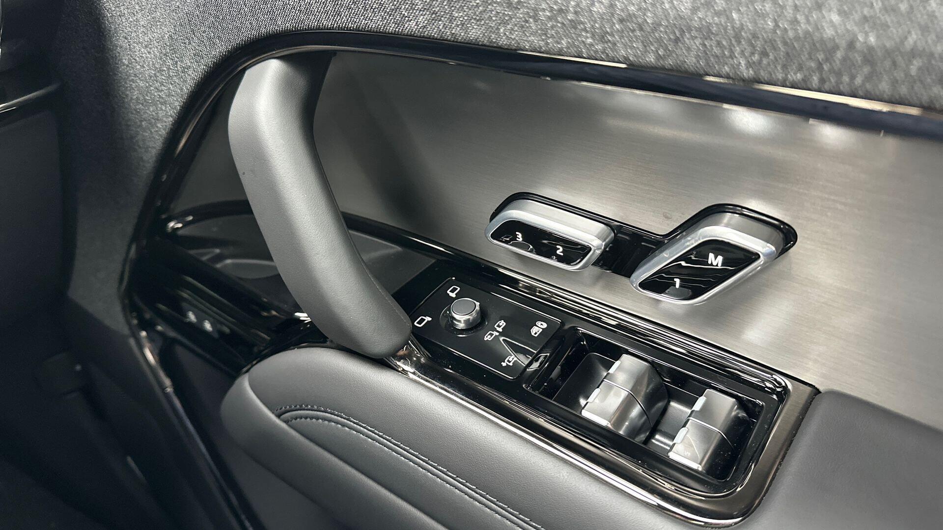 Land Rover Range Rover Sport view 26