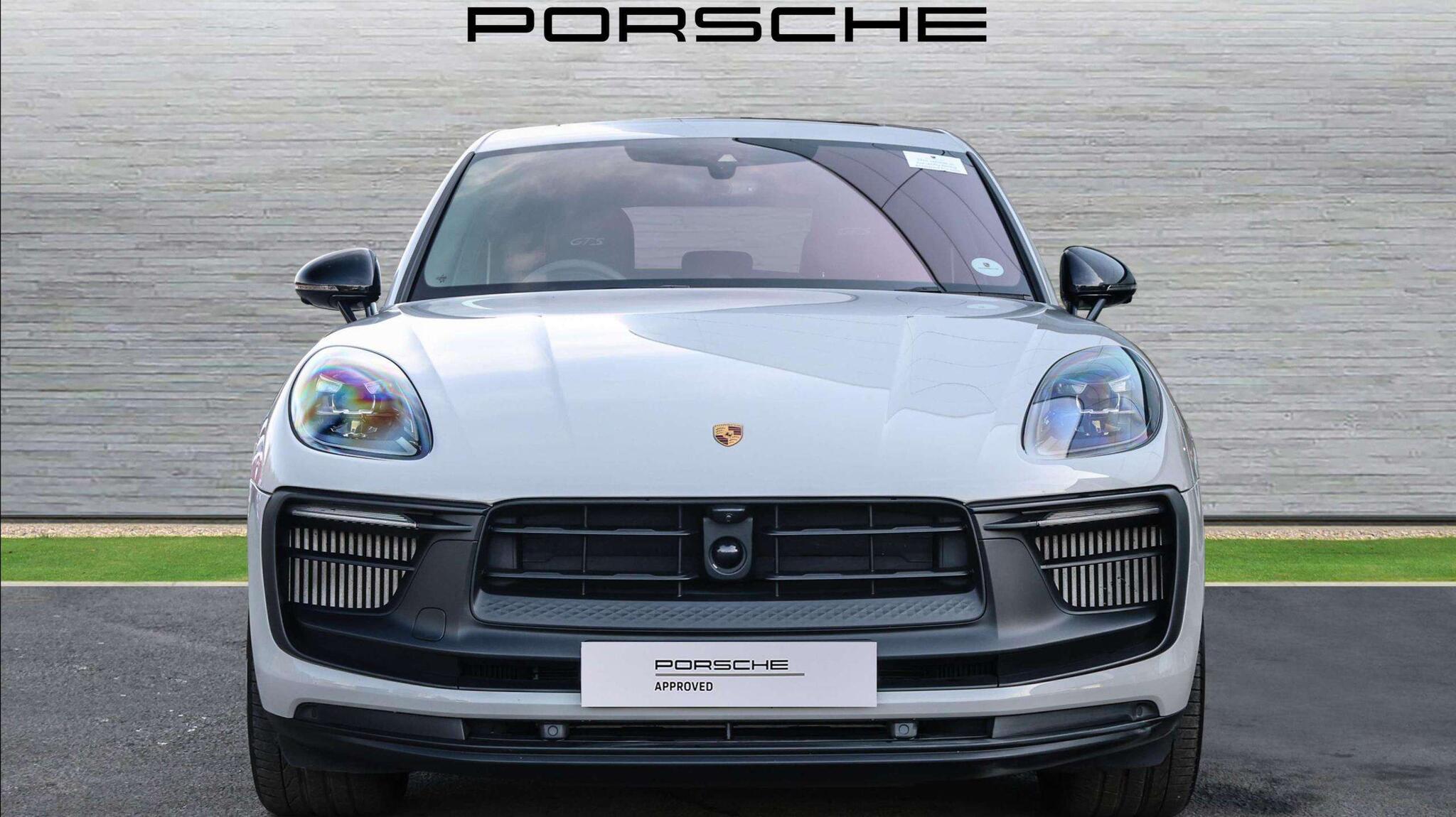 Porsche Macan view 7