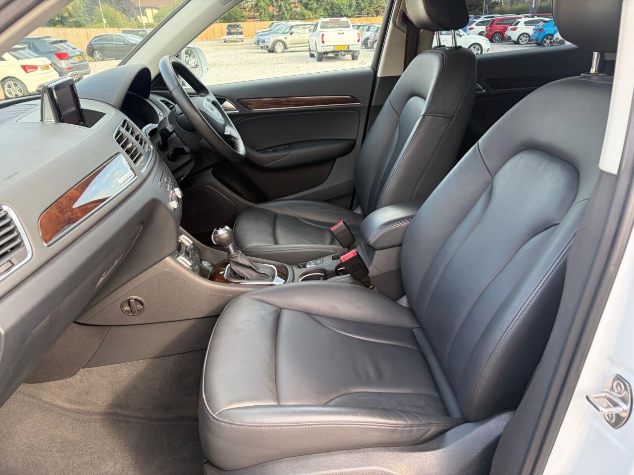 Audi Q3 view 19