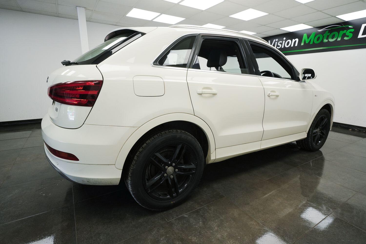 Audi Q3 view 4