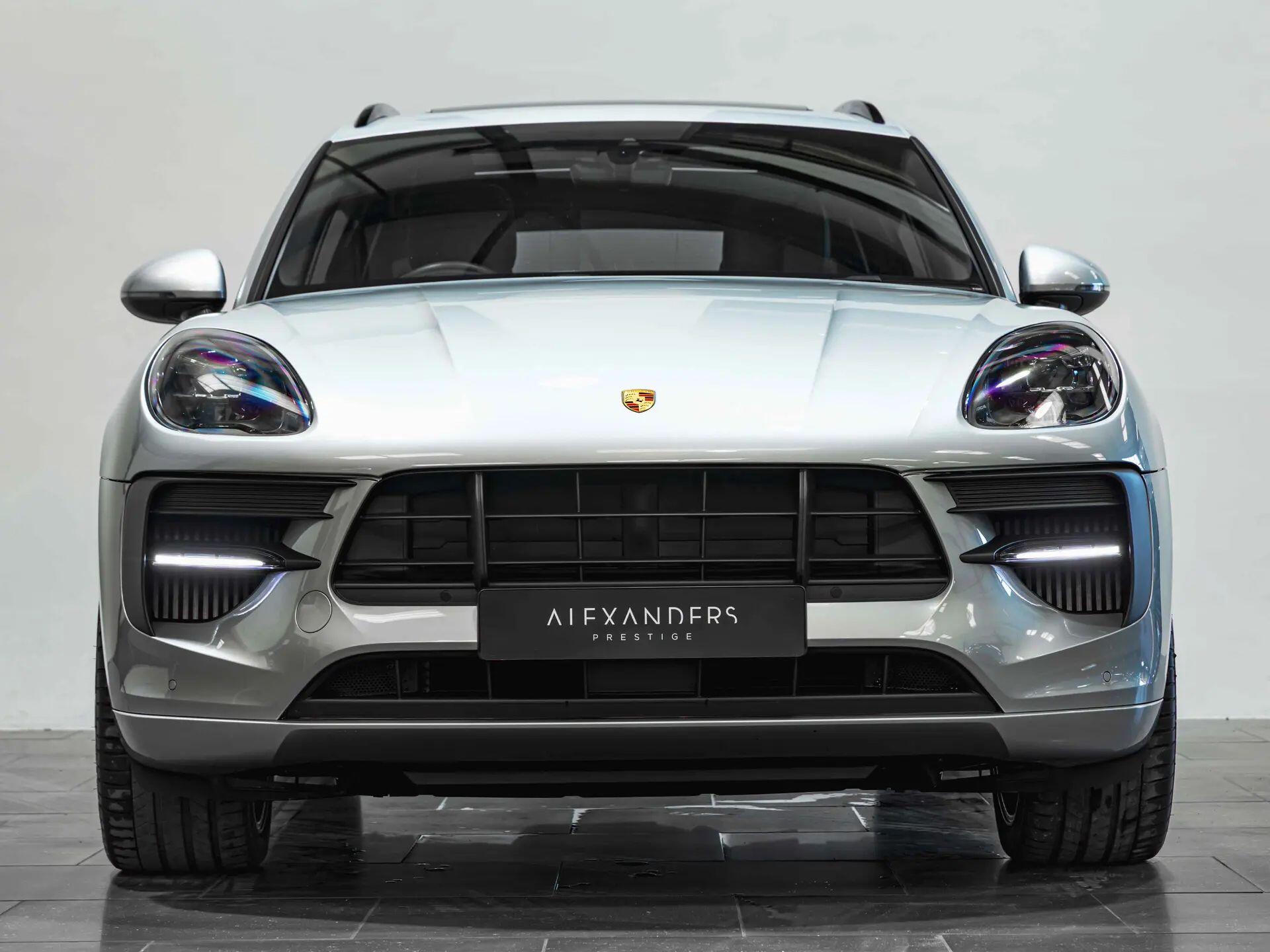 Porsche Macan view 10
