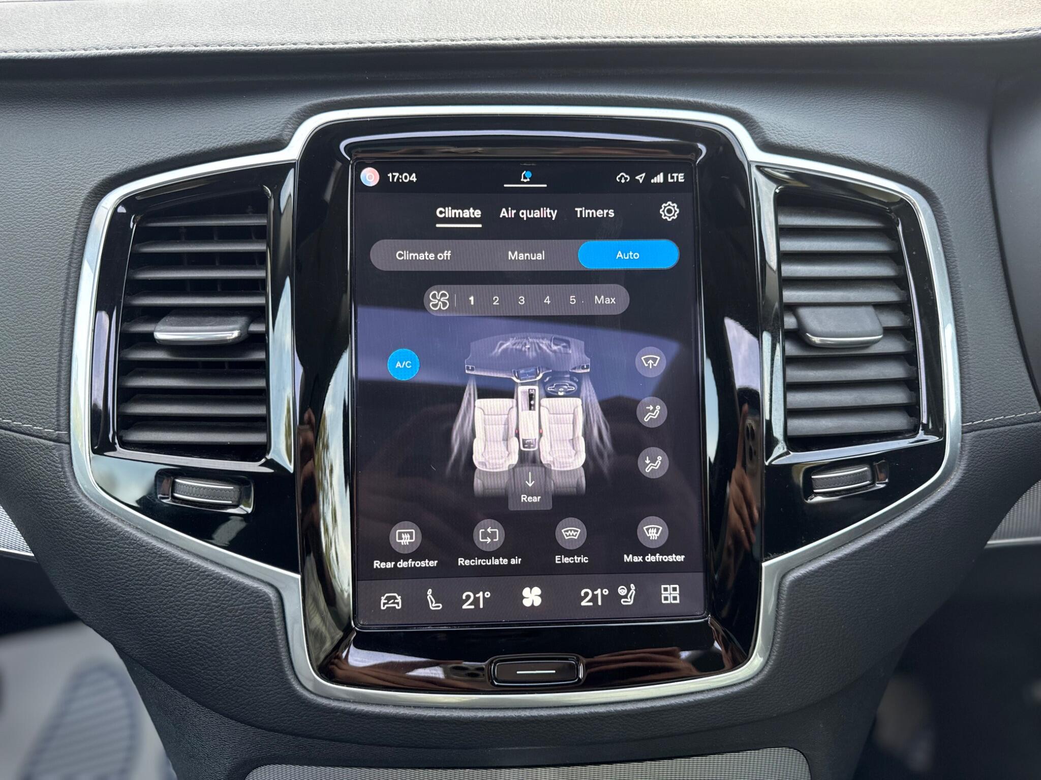 Volvo XC90 view 35