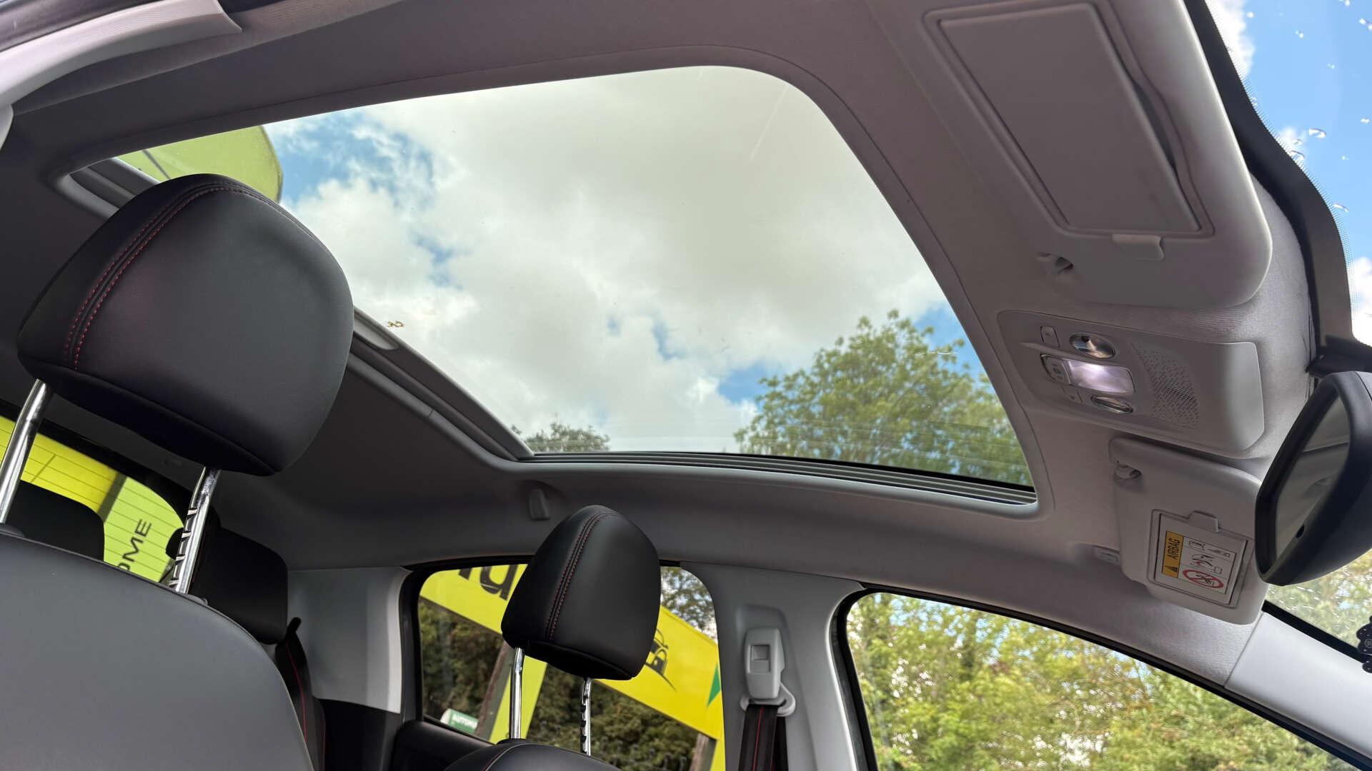 Peugeot 208 view 31