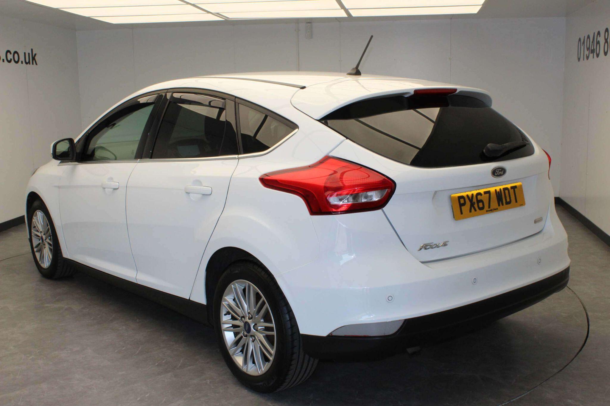 Ford Focus view 3