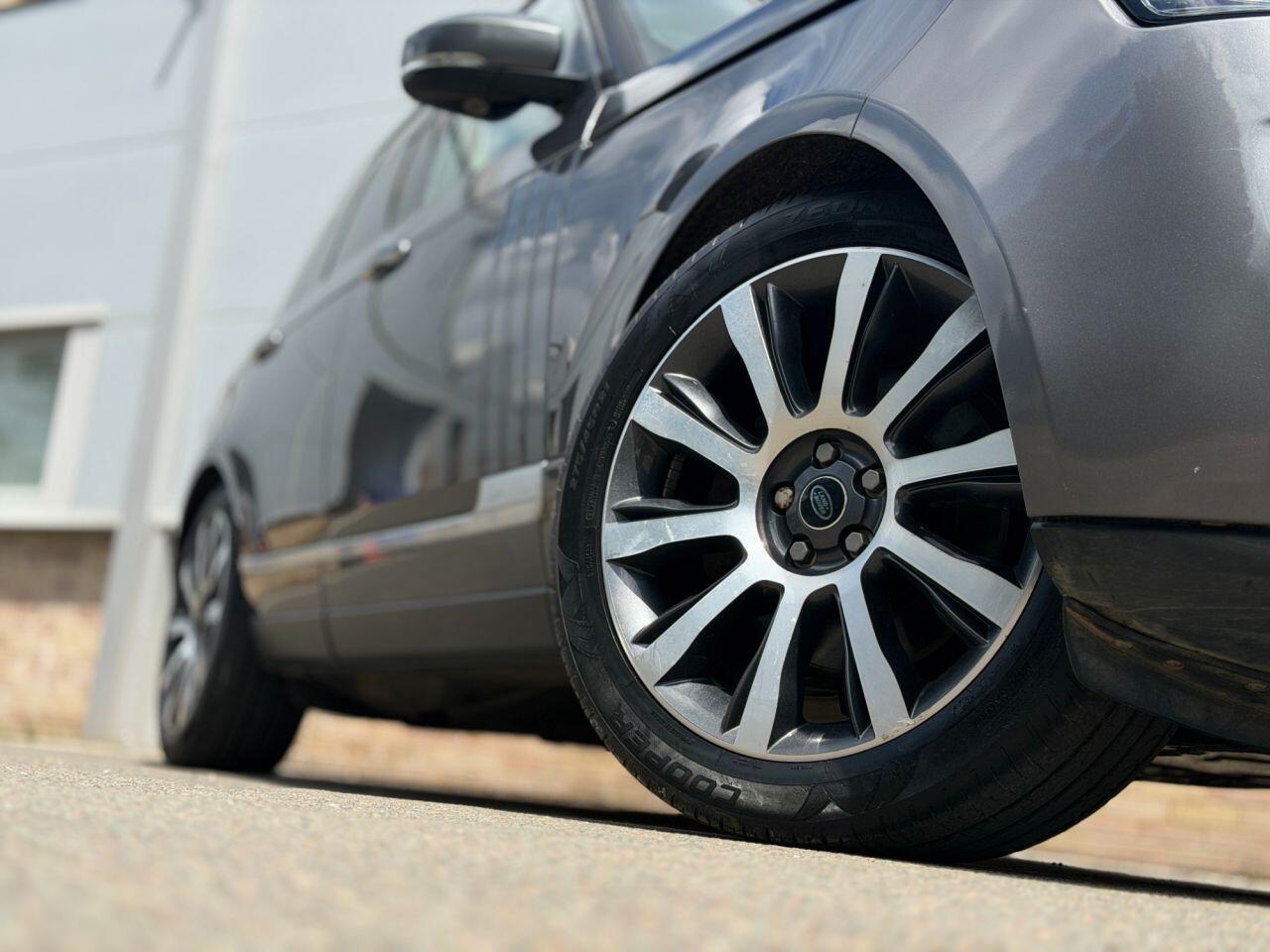 Land Rover Range Rover view 14