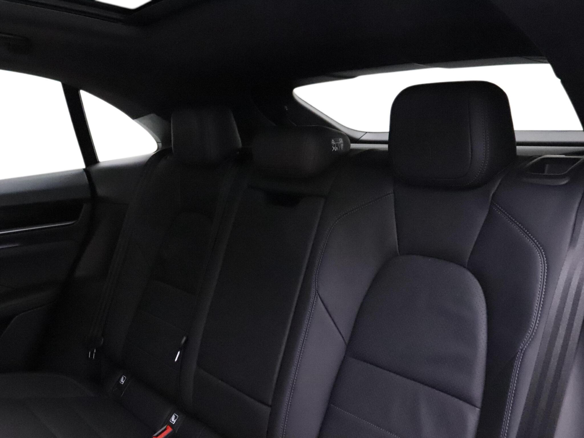 Porsche Macan view 18