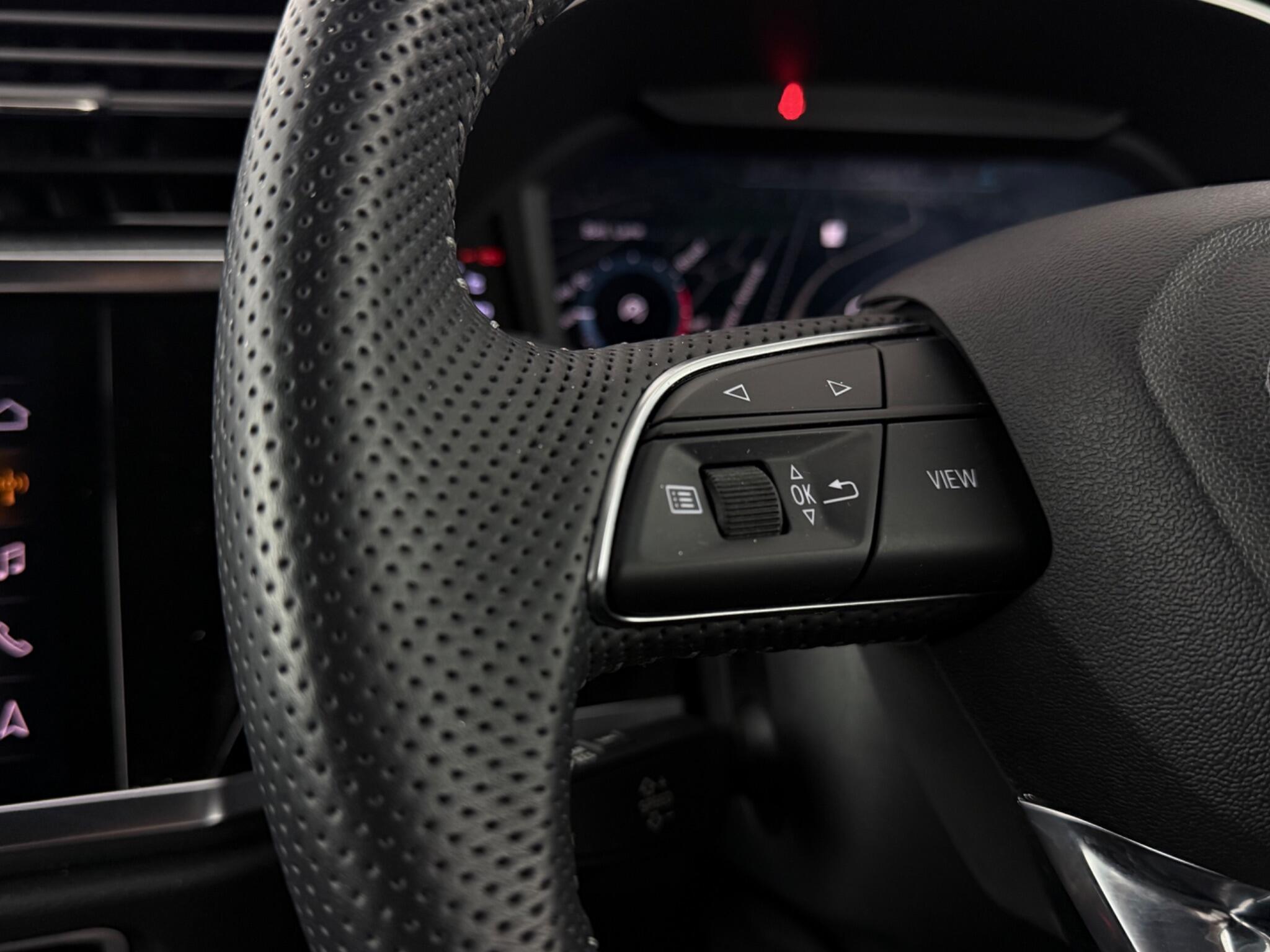 Audi Q3 view 13