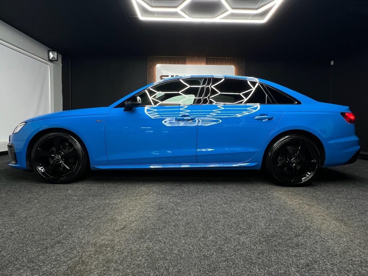 Audi A4 view 4