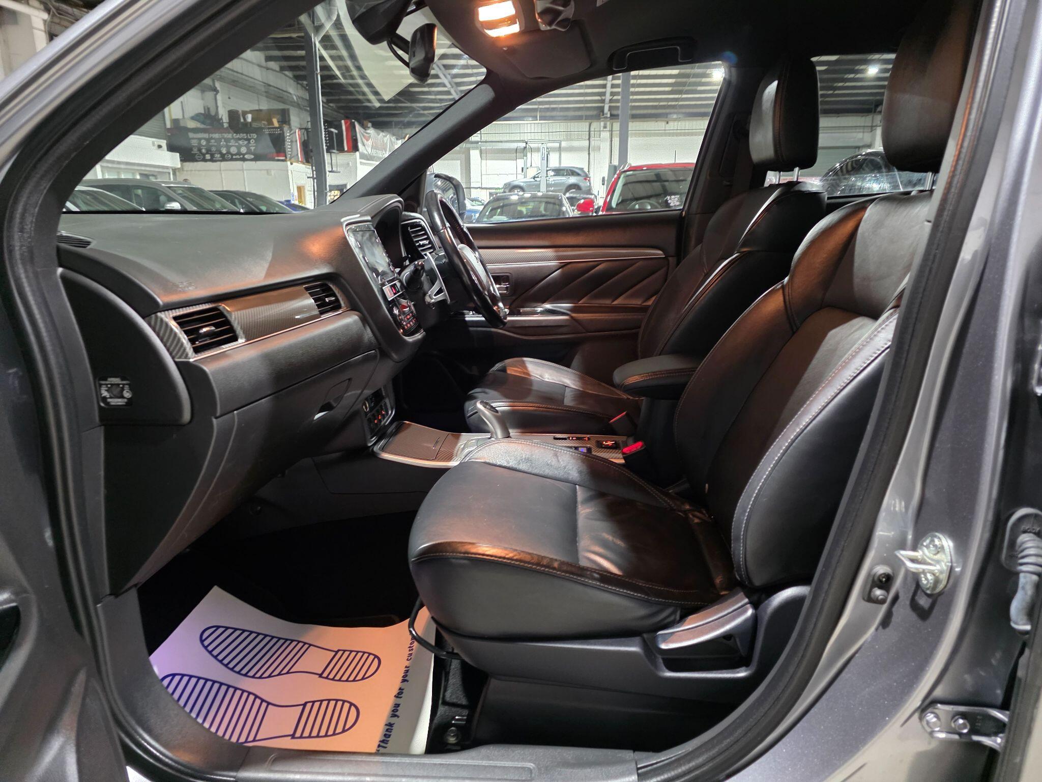 Mitsubishi Outlander view 25