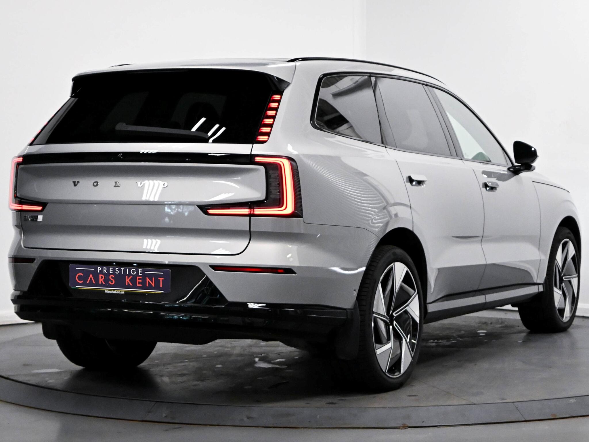 Volvo Ex90 view 23