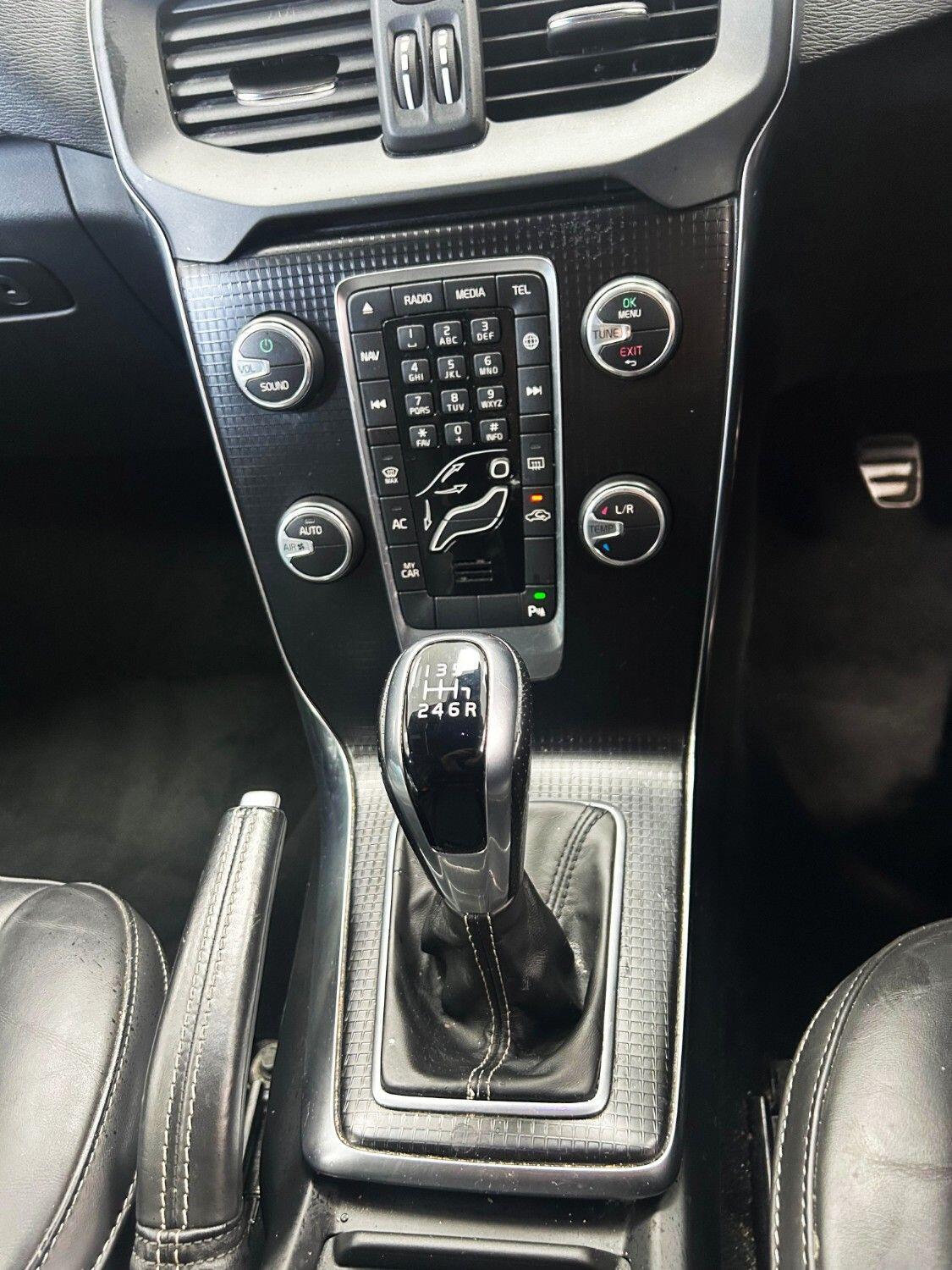 Volvo V40 view 19