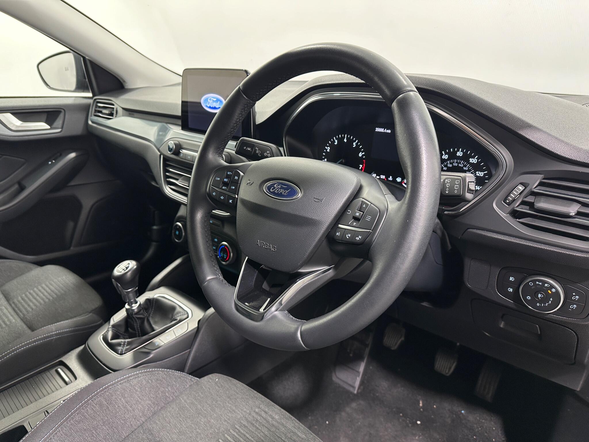Ford Focus view 11