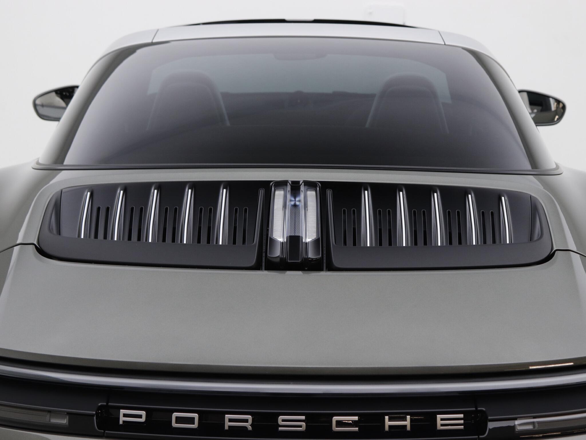 Porsche 911 view 23