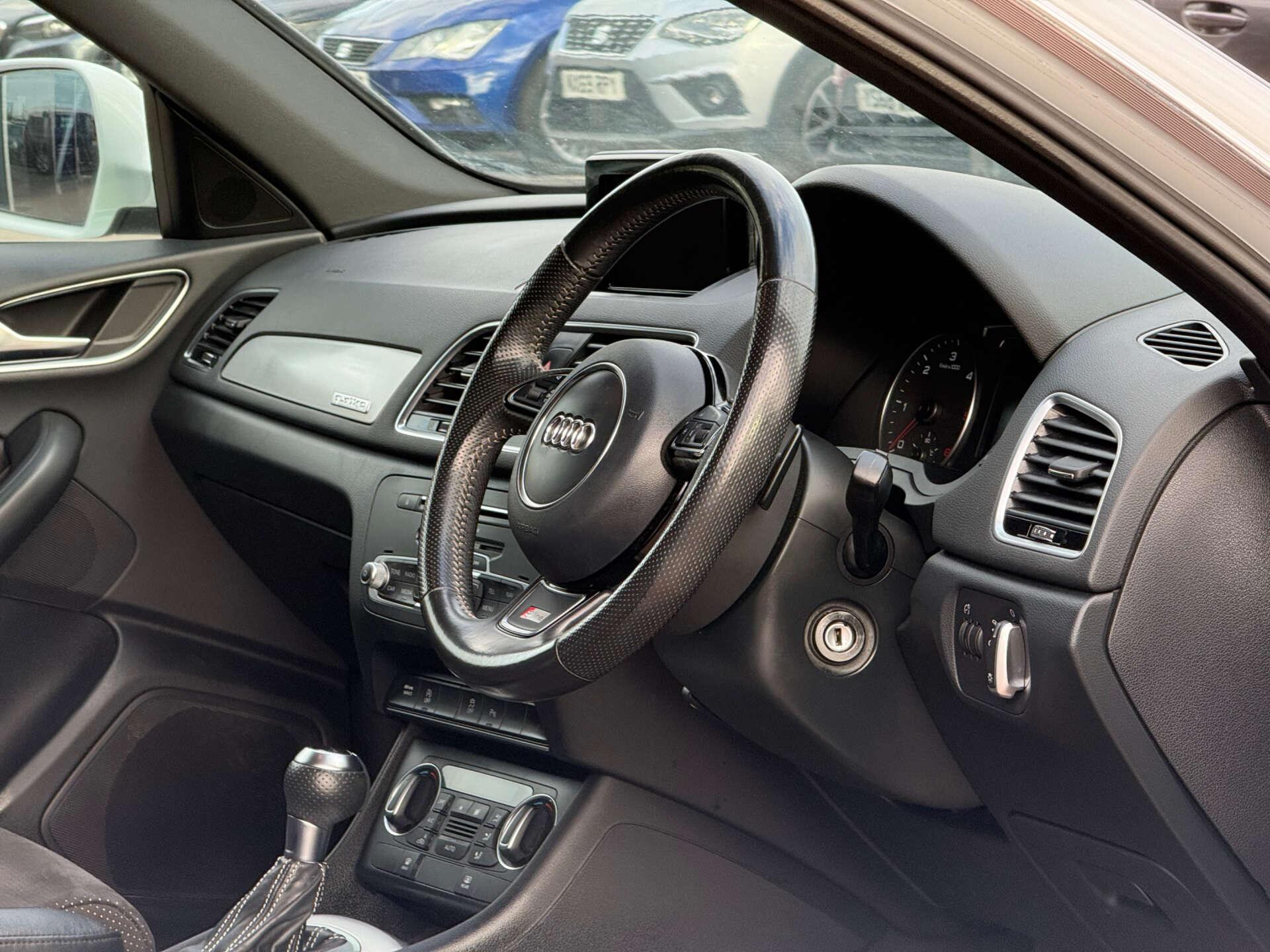 Audi Q3 view 47