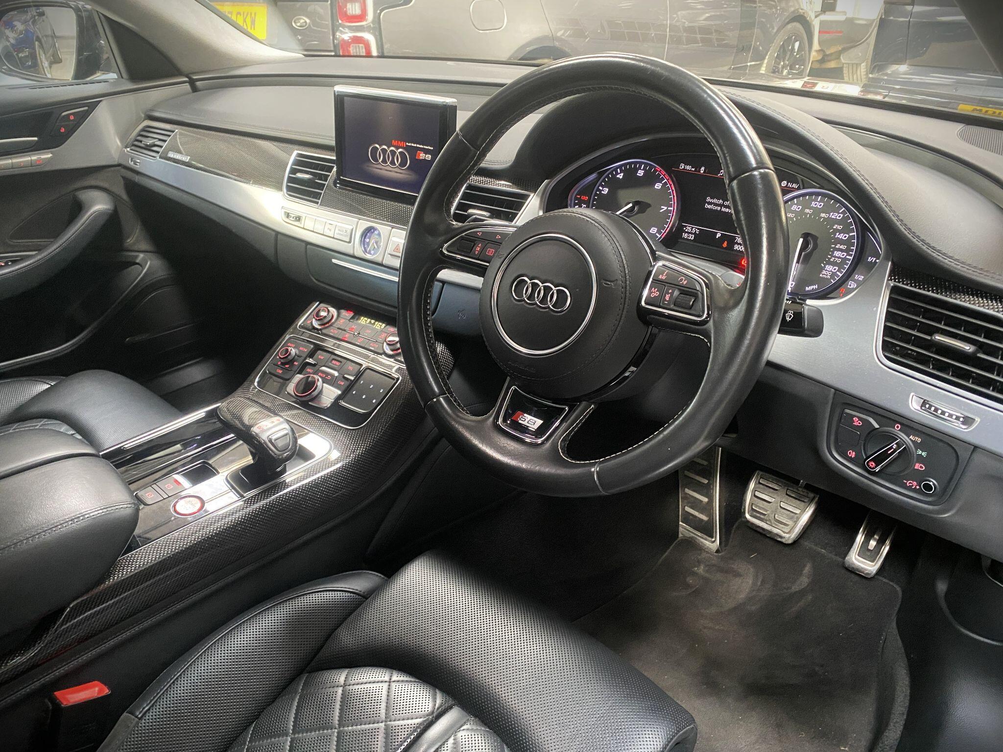 Audi S8 view 3