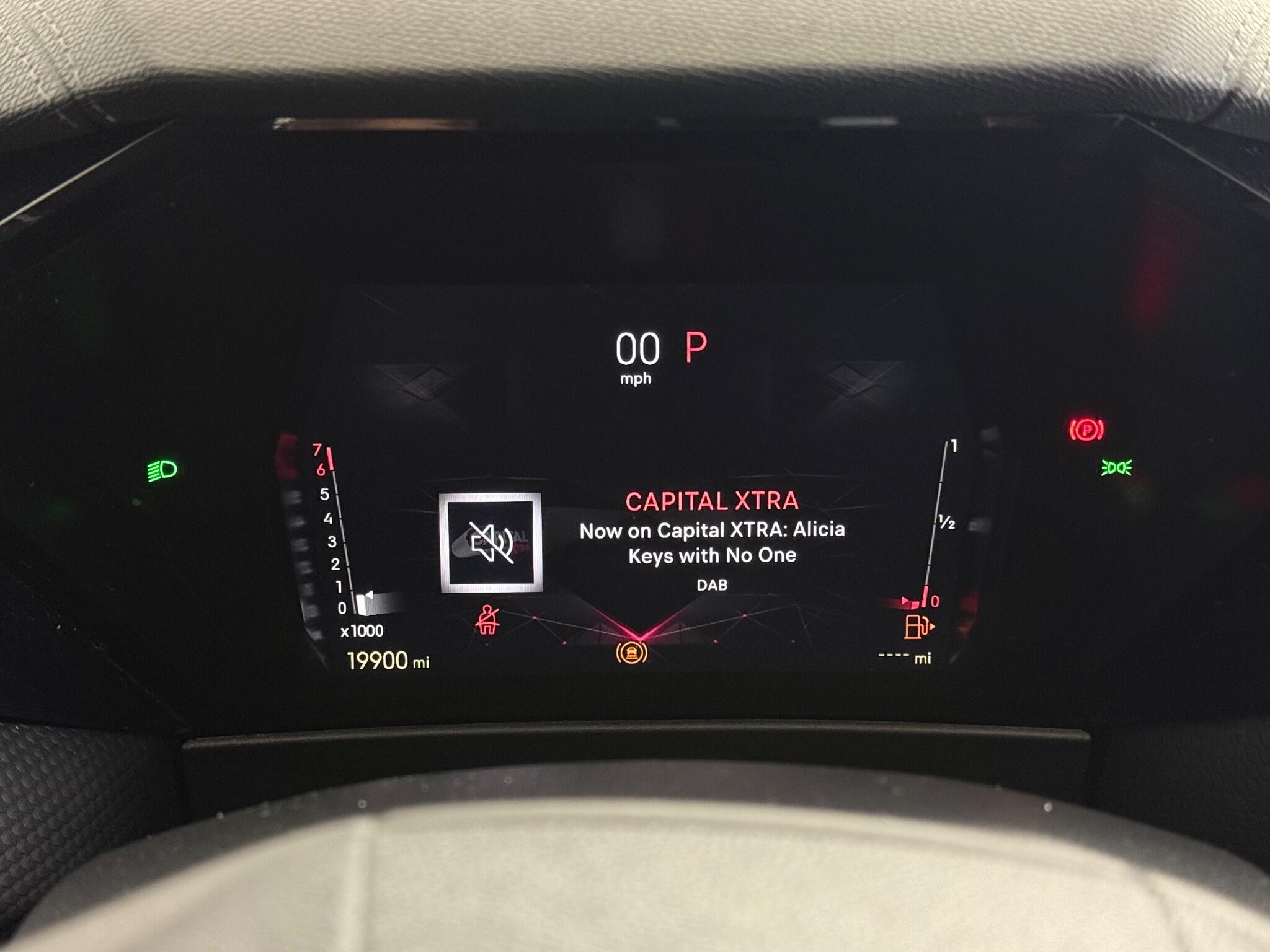 DS Automobiles DS 4 view 18