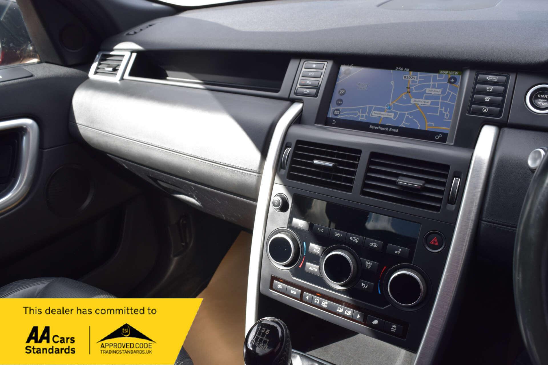 Land Rover Discovery Sport view 50