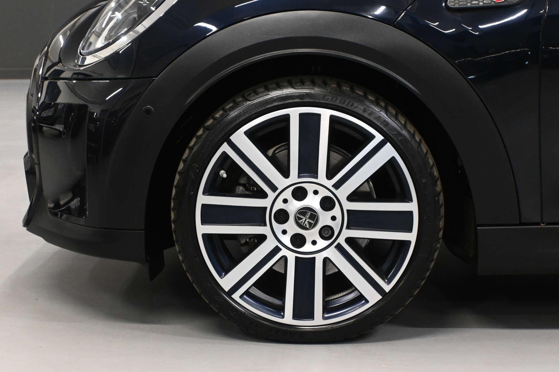 Mini Hatch view 27