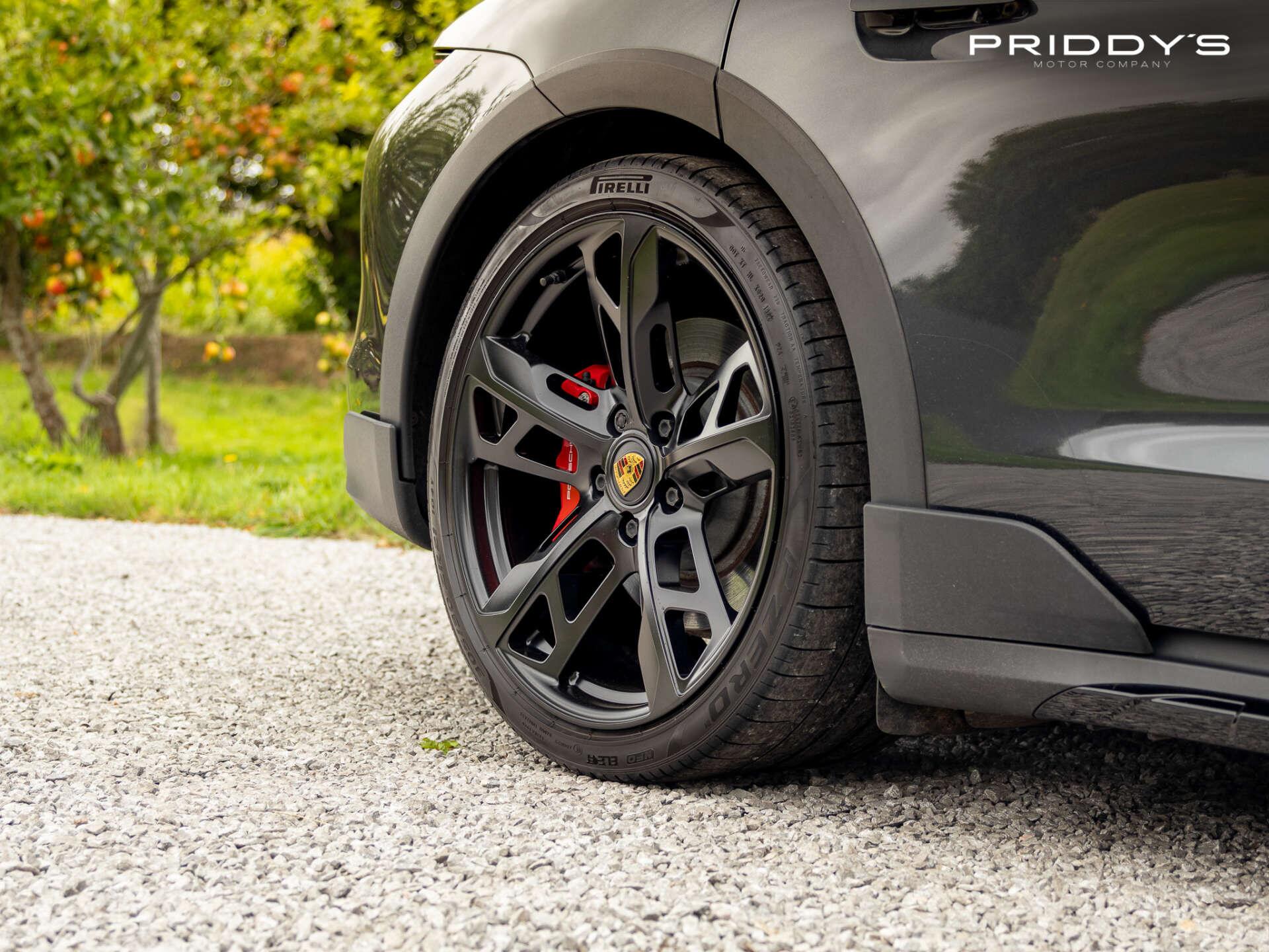 Porsche Taycan view 80