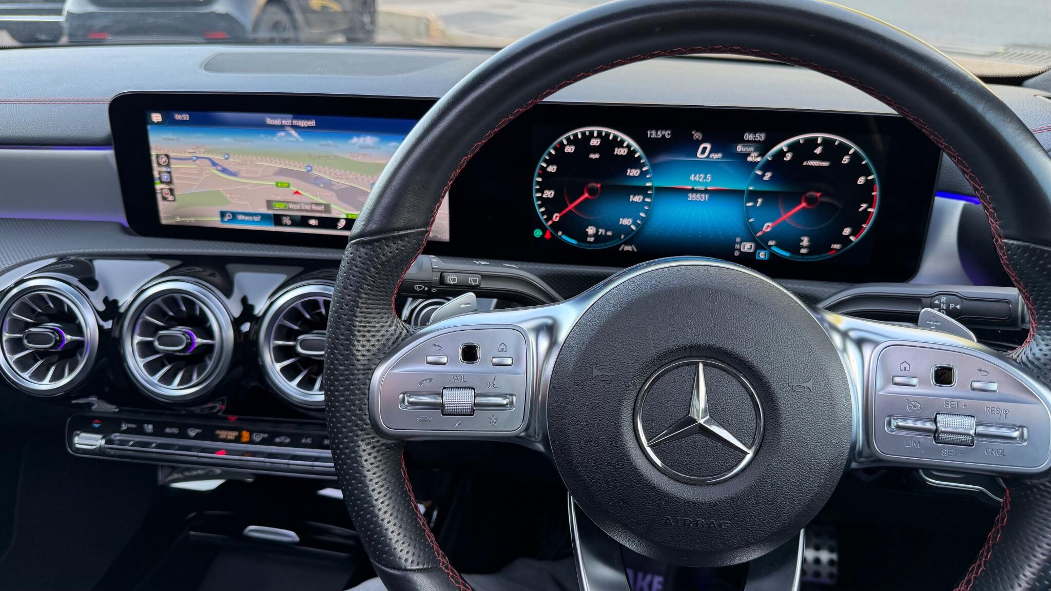 Mercedes-Benz Cla view 29