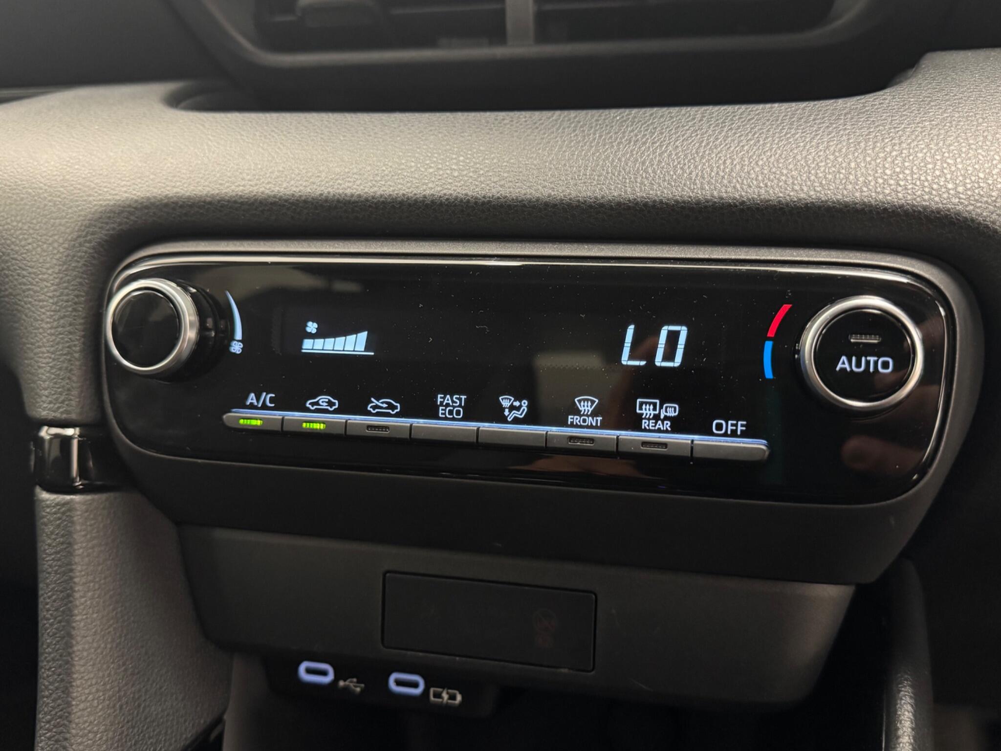 Toyota Yaris view 13