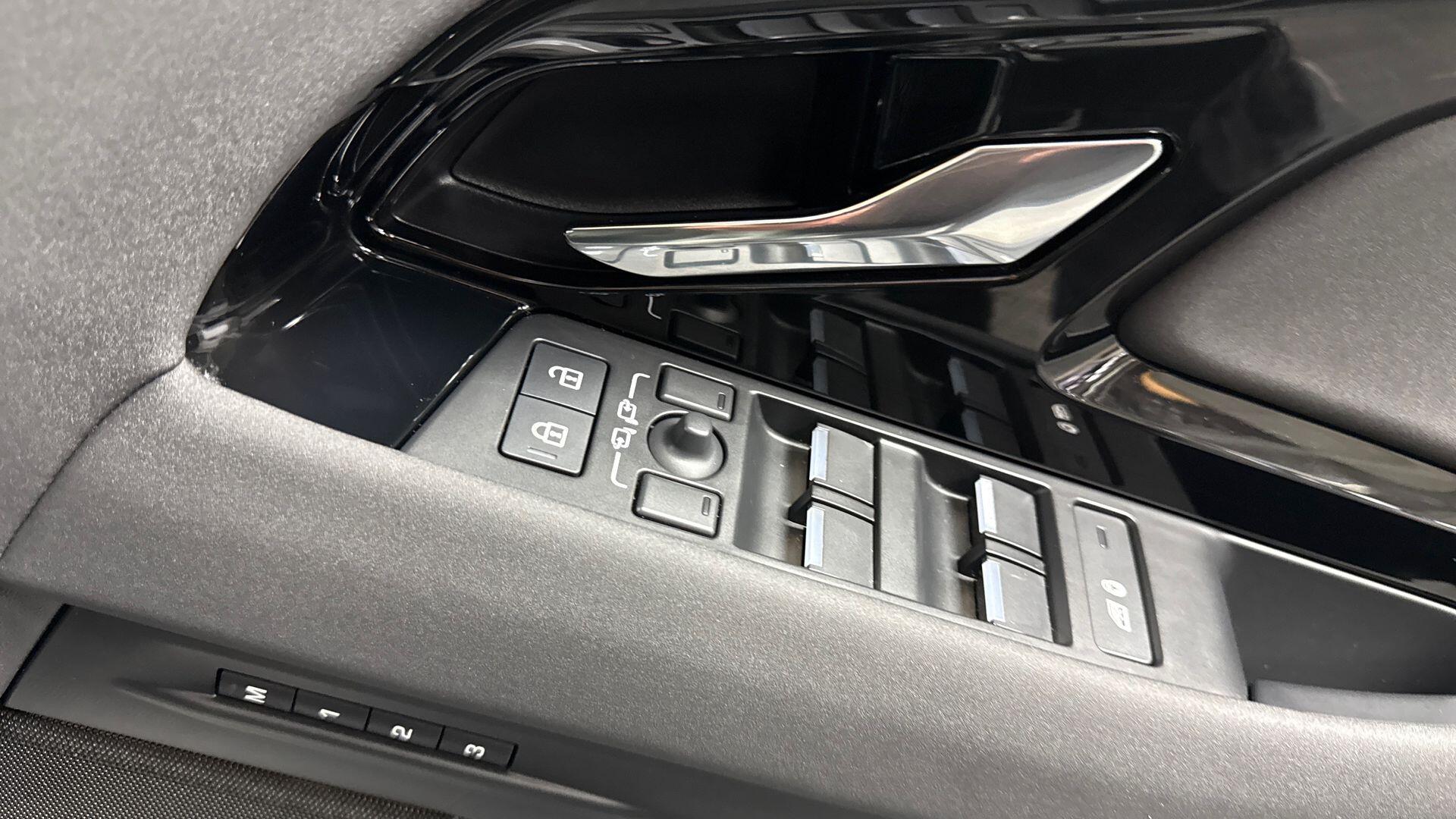 Land Rover Range Rover Evoque view 22