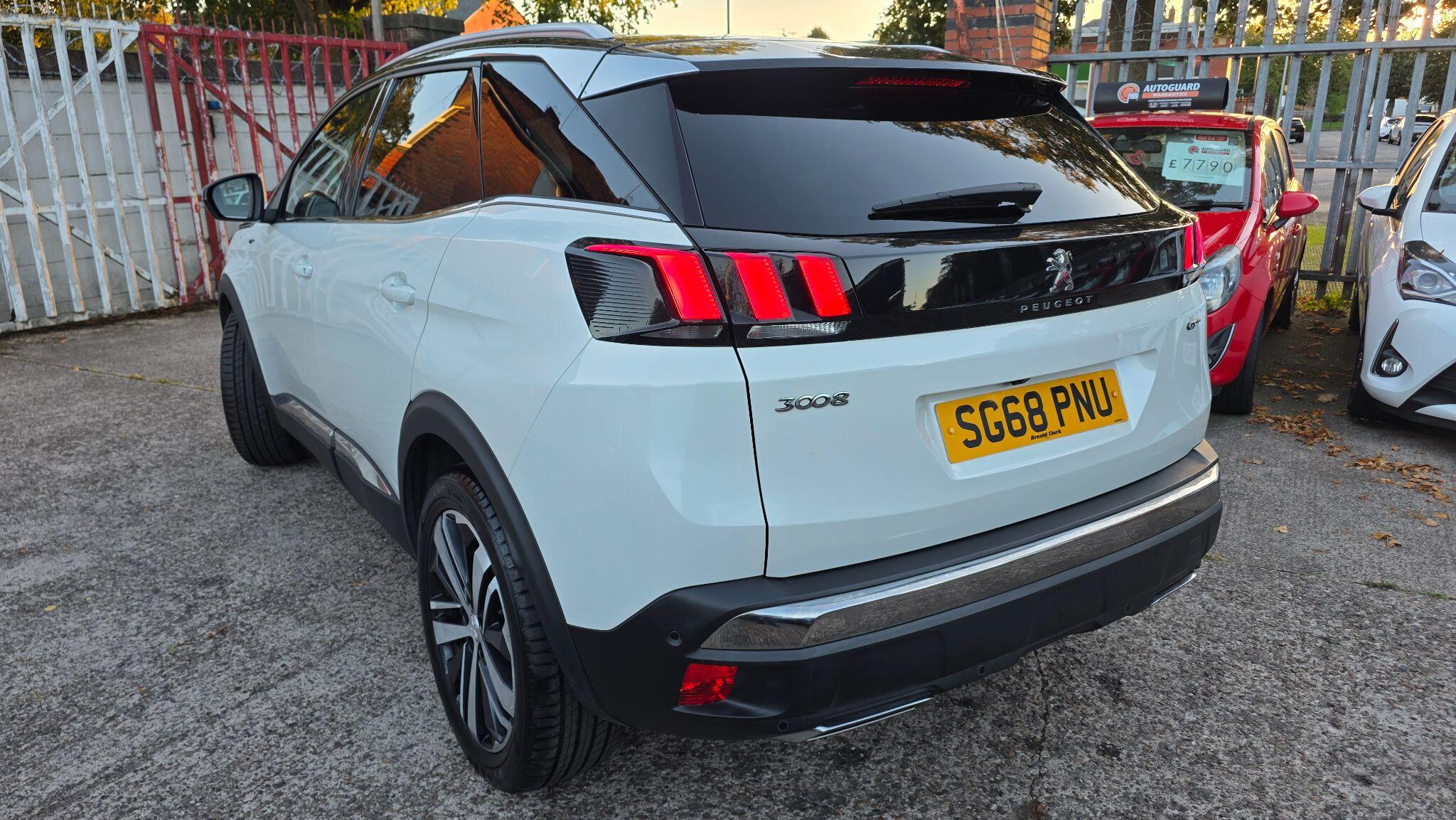 Peugeot 3008 view 6