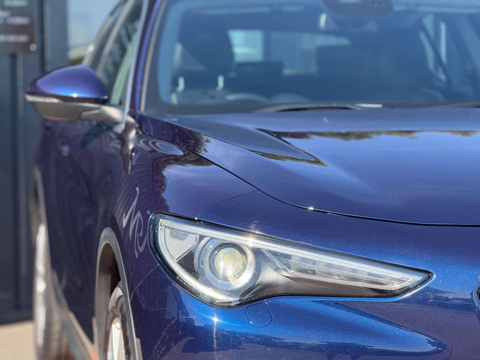 Alfa Romeo Stelvio view 13