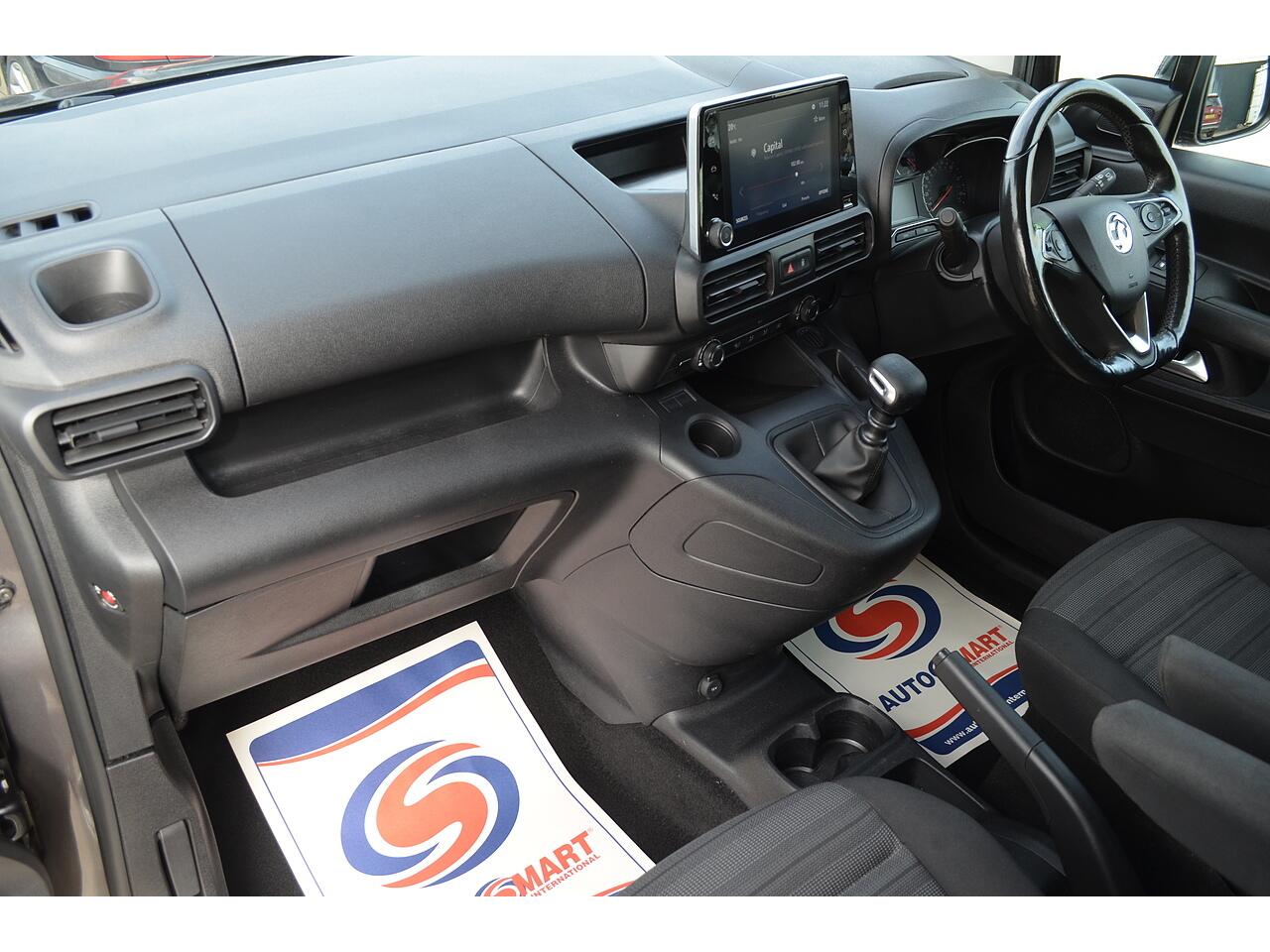 Vauxhall Combo Life view 15