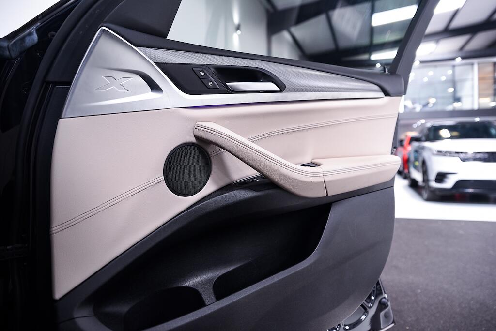 BMW X4 view 28