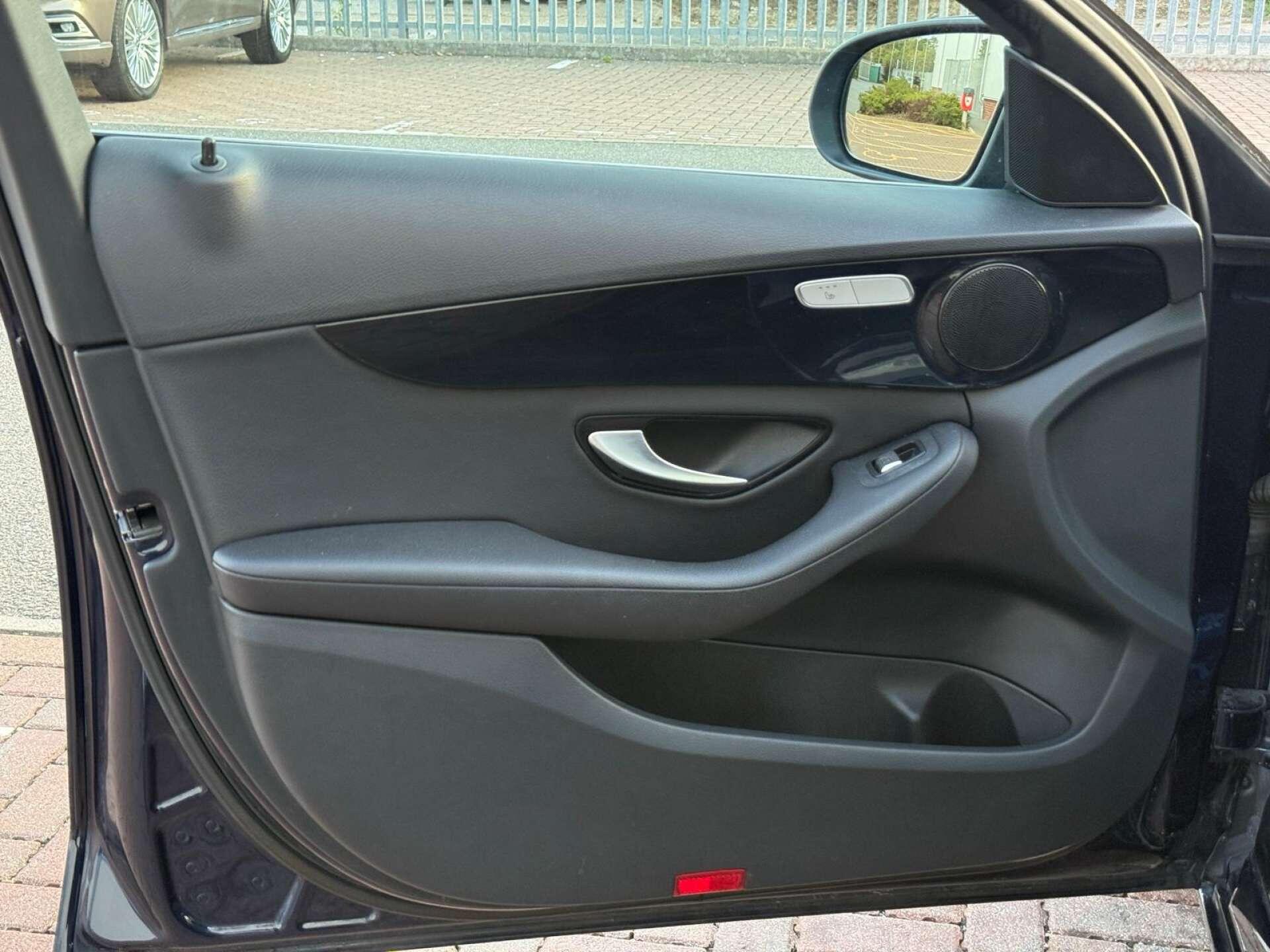 Mercedes-Benz C Class view 41