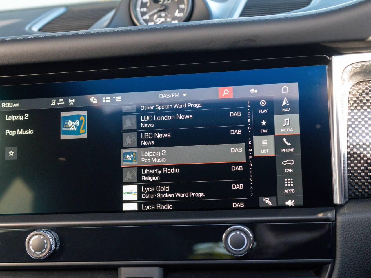 Porsche Macan view 45