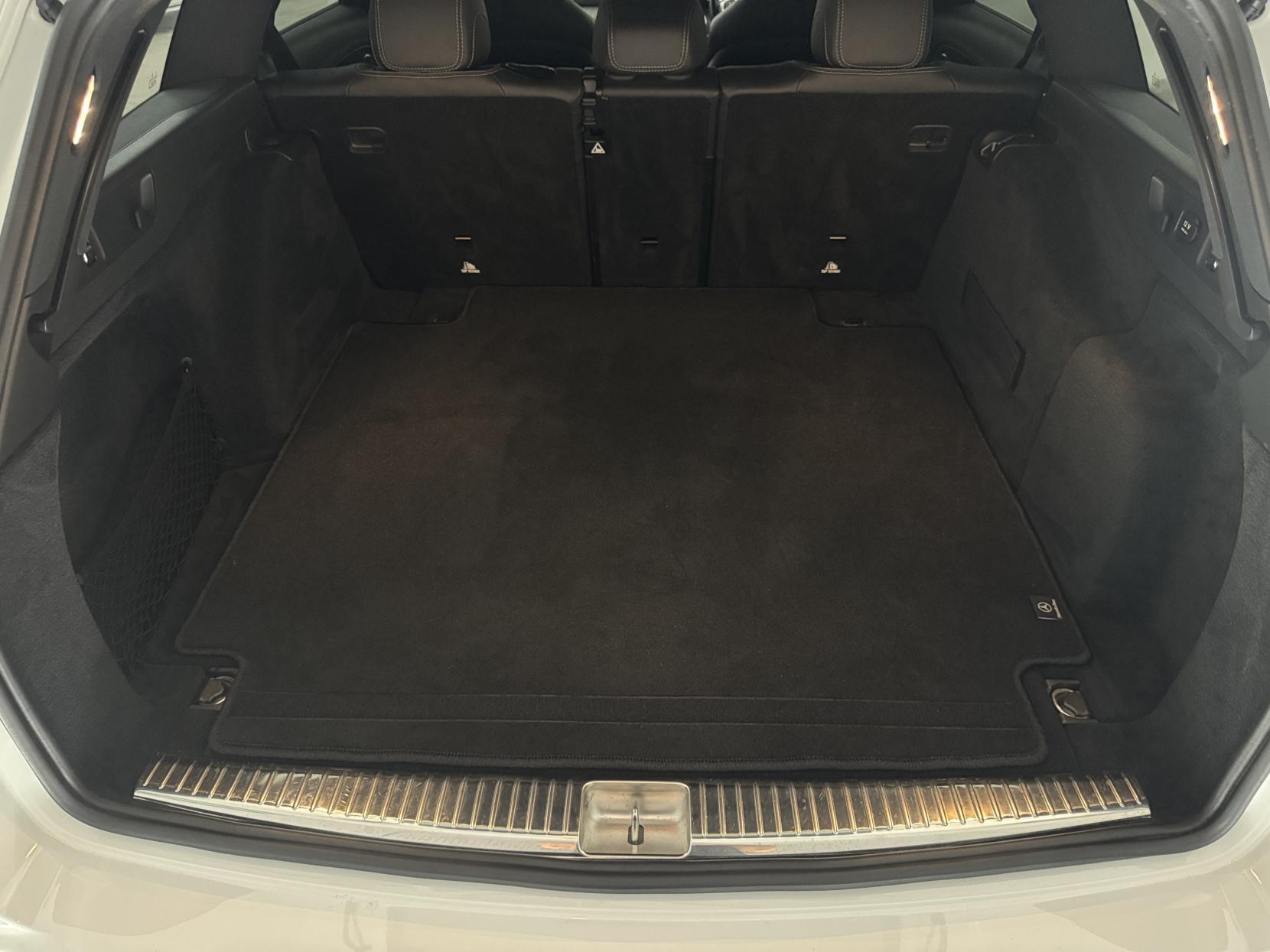 Mercedes-Benz E Class view 69