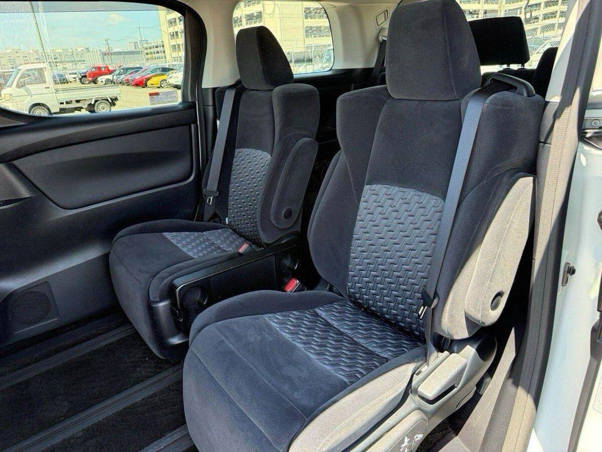 Toyota Vellfire view 15