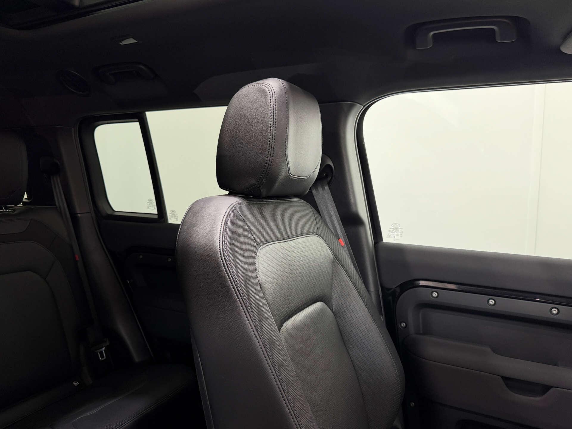 Land Rover Defender view 38