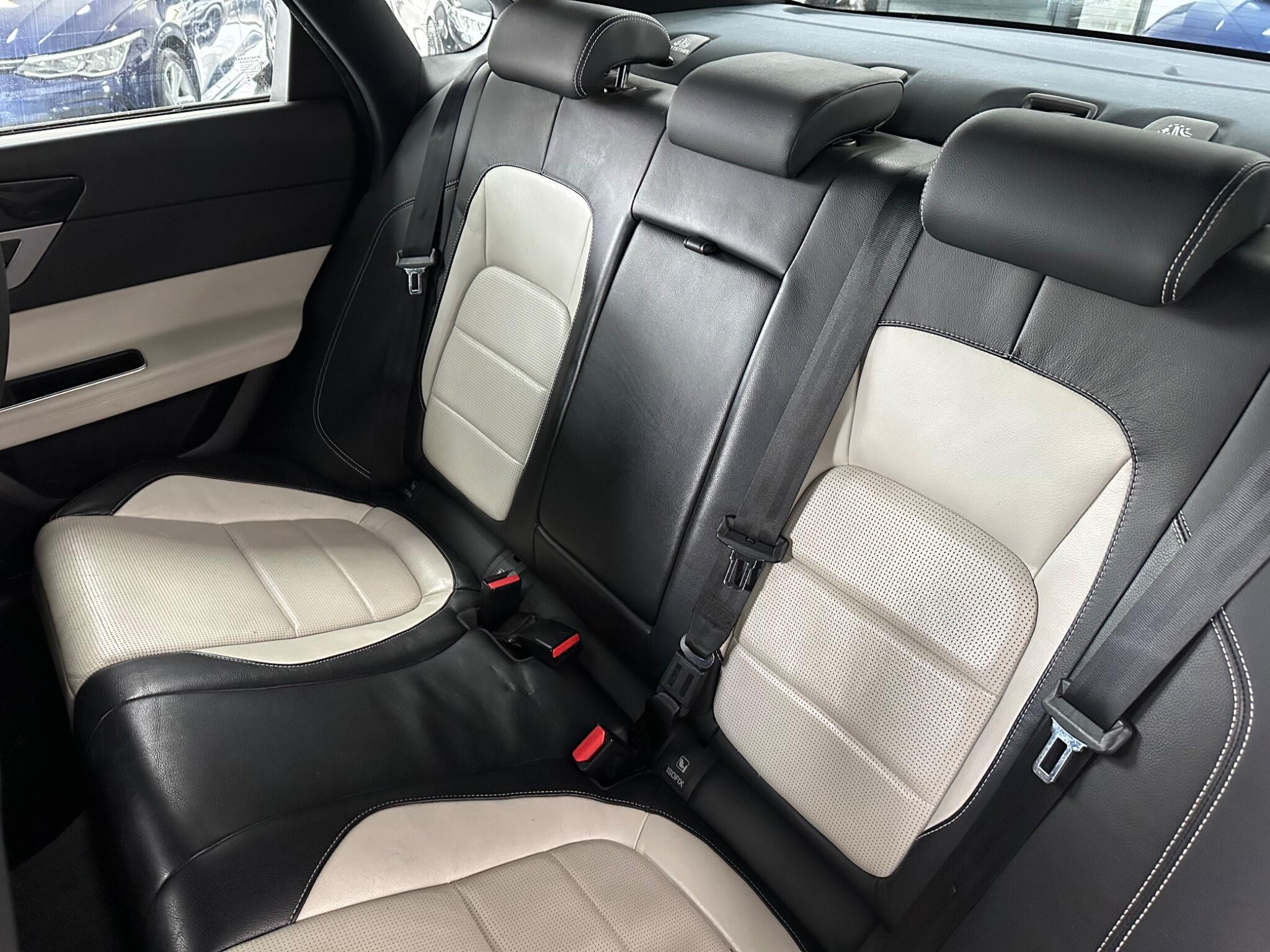 Jaguar XF view 27