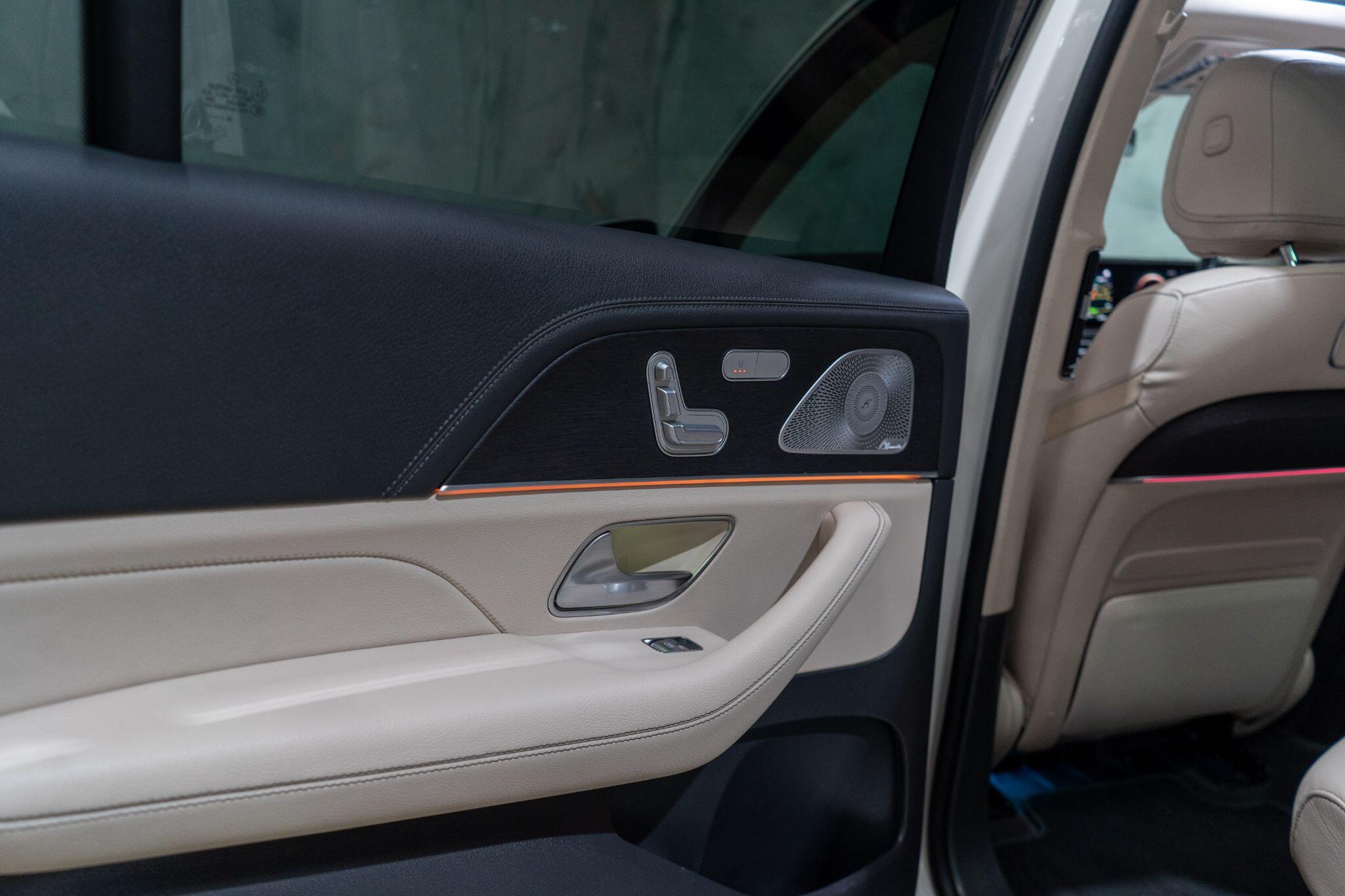 Mercedes-Benz GLS view 29