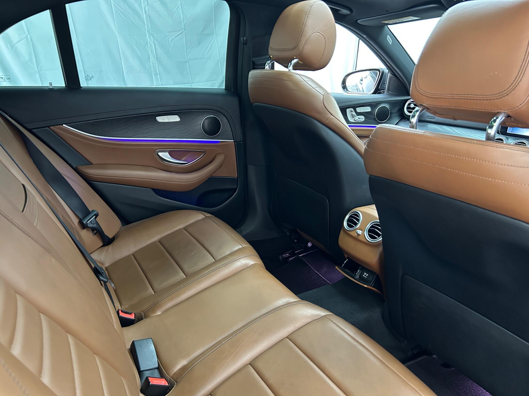 Mercedes-Benz E Class view 23