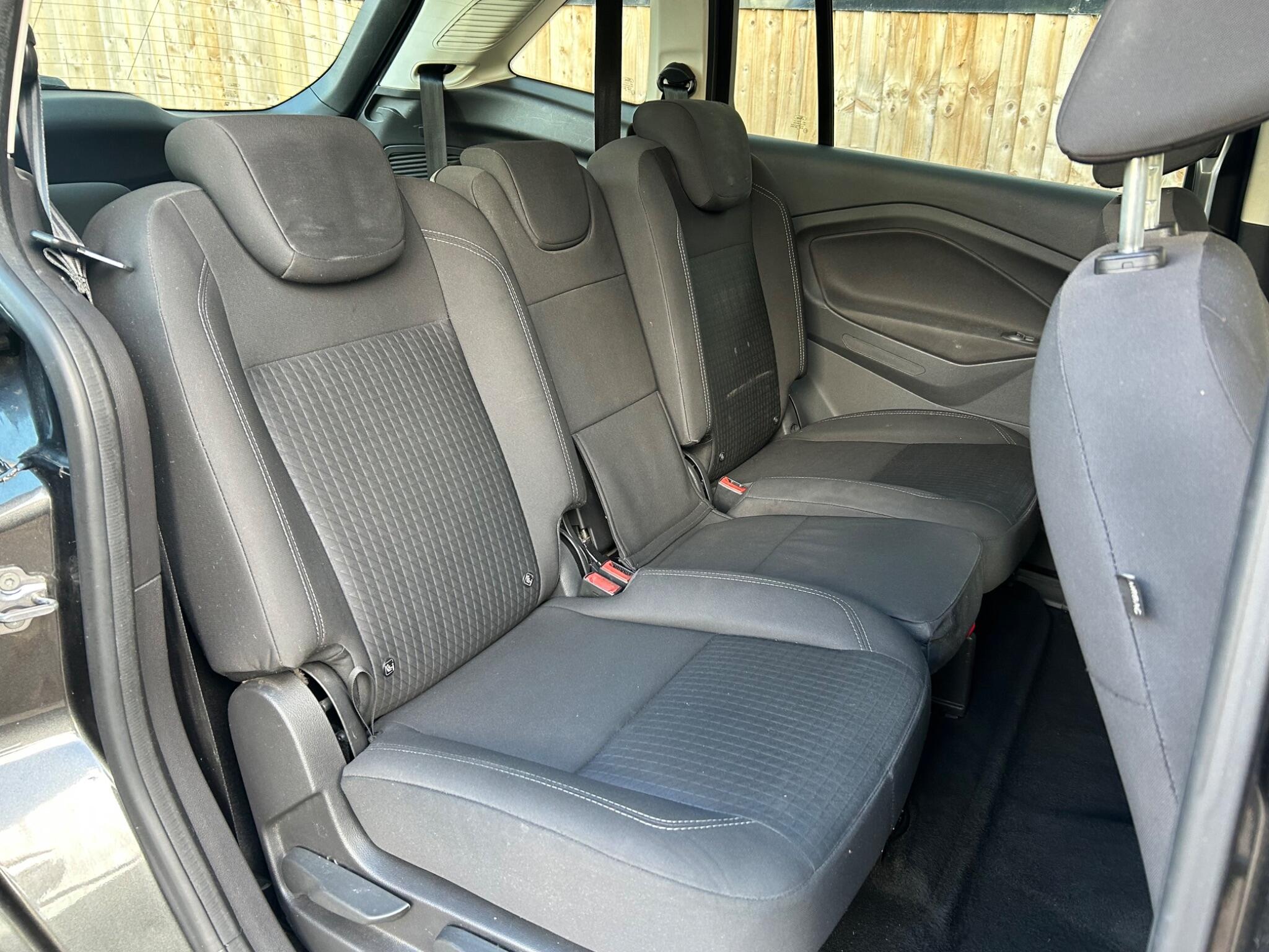 Ford Grand C-Max view 33
