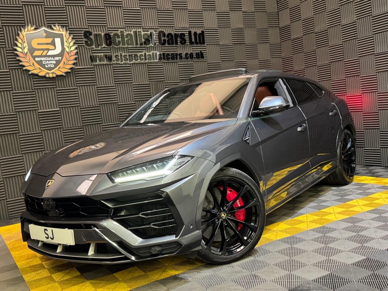 Lamborghini Urus view 4