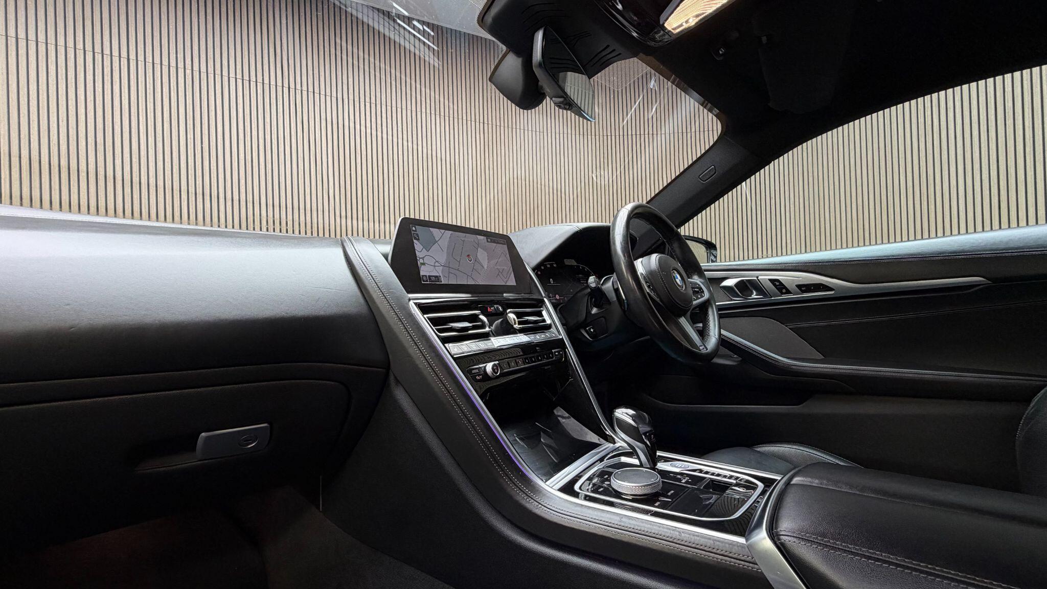 BMW 8 Series view 11
