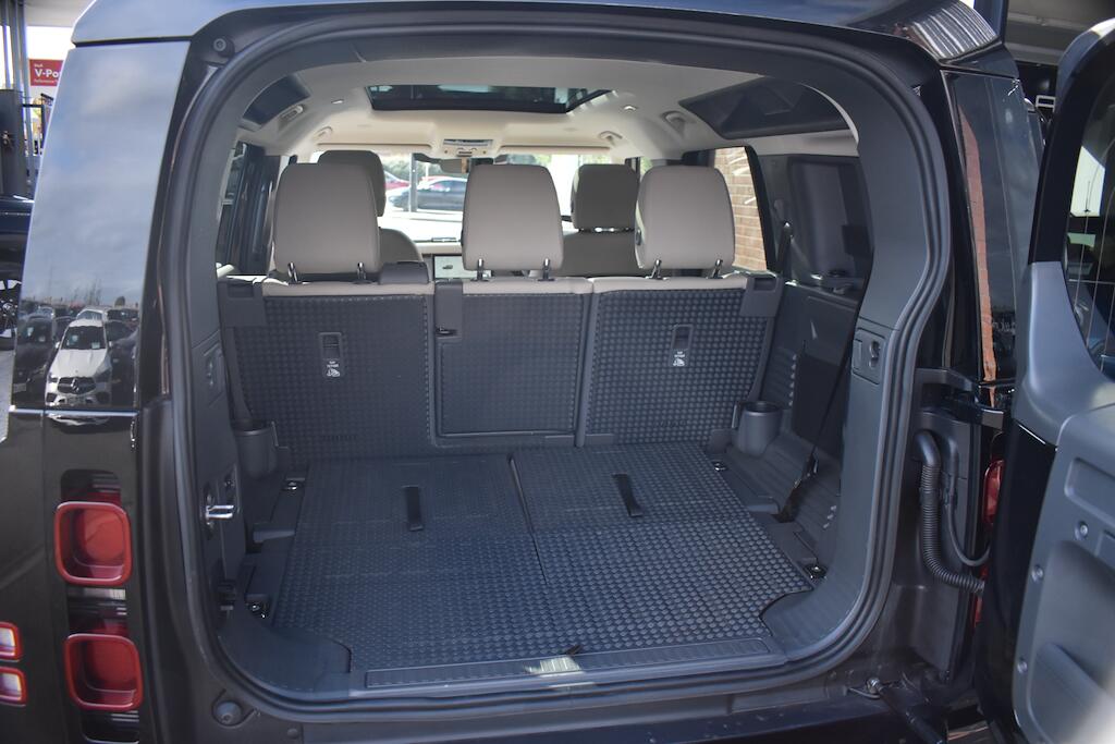 Land Rover Defender view 50