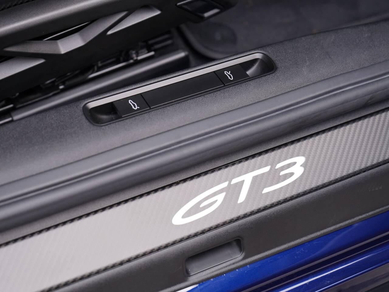 Porsche 911 view 29