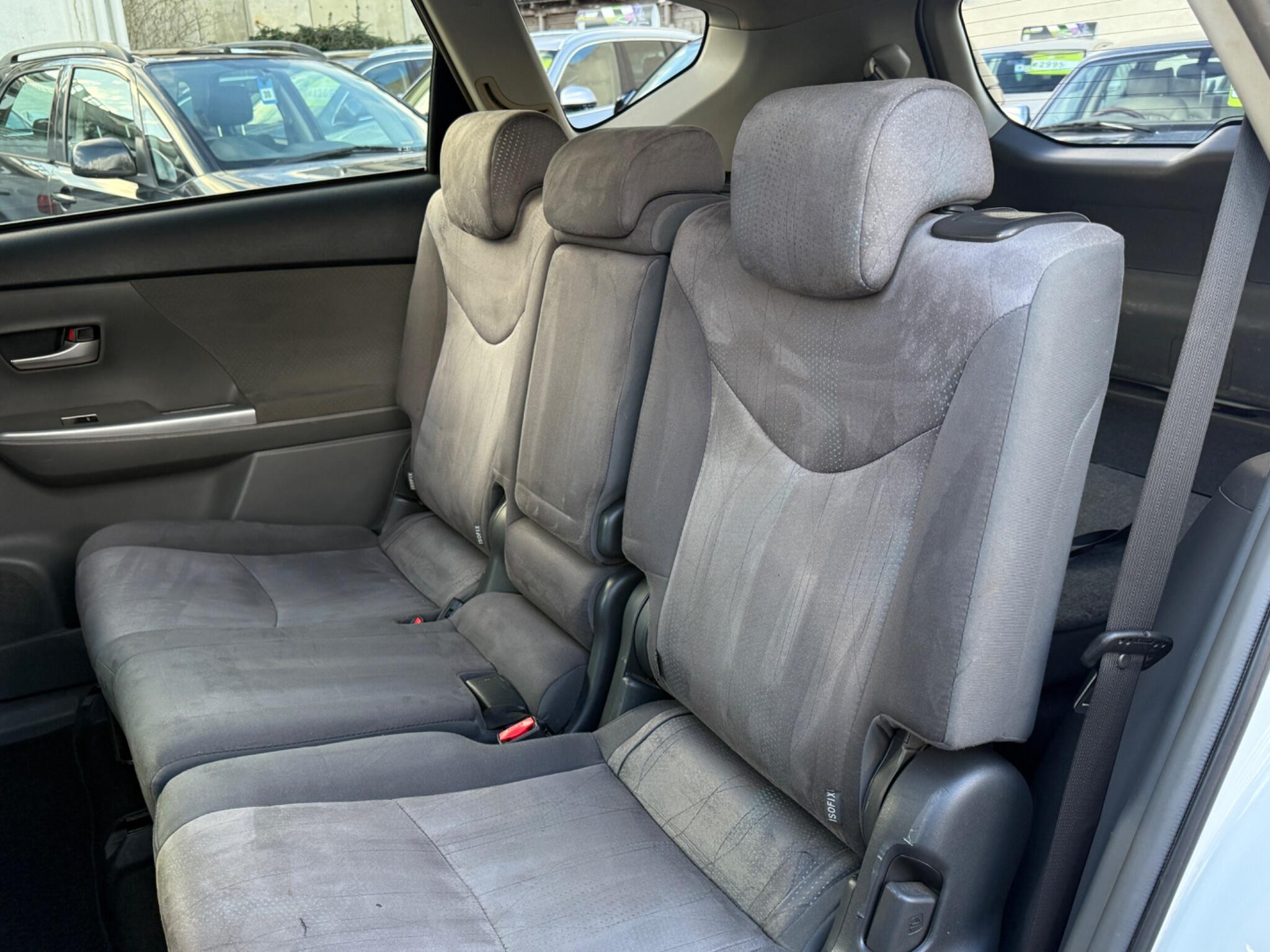 Toyota Prius+ - Image 59